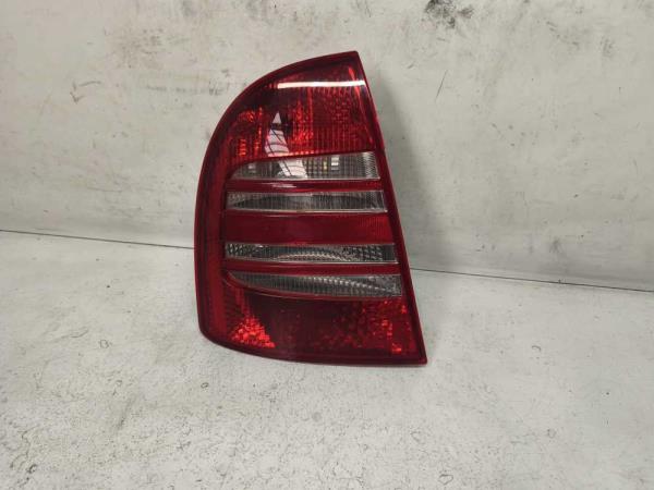 FEU ARRIERE GAUCHE SKODA - Vue 1